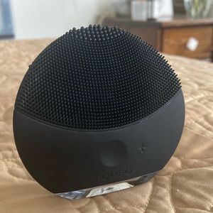 Black Foreo Luna Mini 2 Face Cleansing Brush